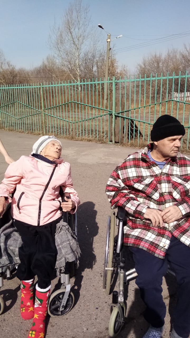 Дом престарелых в Красноярске: Прогулки на свежем воздухе в апреле в нашем пансионате в Красноярске (2022)